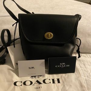 Coach Turnlock Leather Crossbody Bag black/Brass